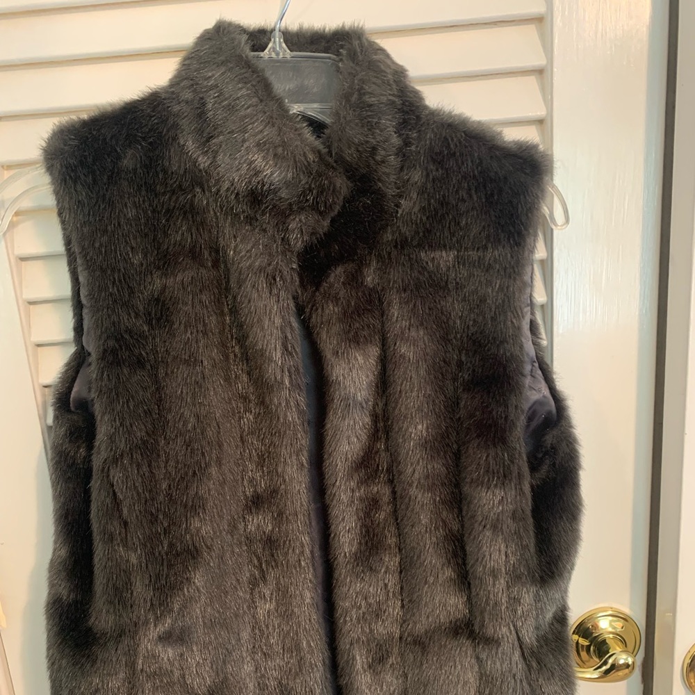 Faux fur vest, barely worn